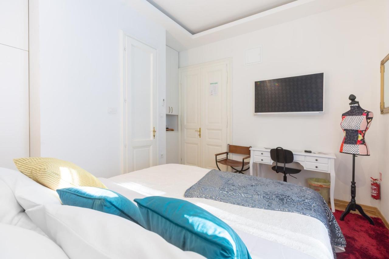 Aurelia Antik Old Hotell Zagreb Exteriör bild
